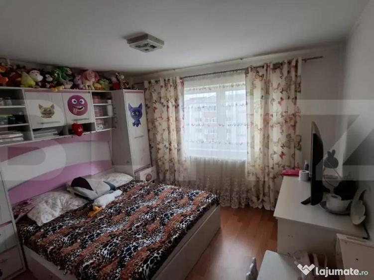 Apartament 3 camere decomandat, etaj 4, balcon, izolat M - 5