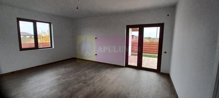 Sabareni, casa noua, 3 camere, 2 bai, bucatarie, terasa, pivnita - 9