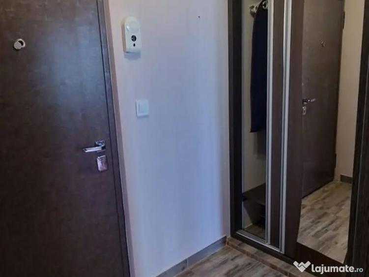 Garsoniera decomandata zona Far. - 9