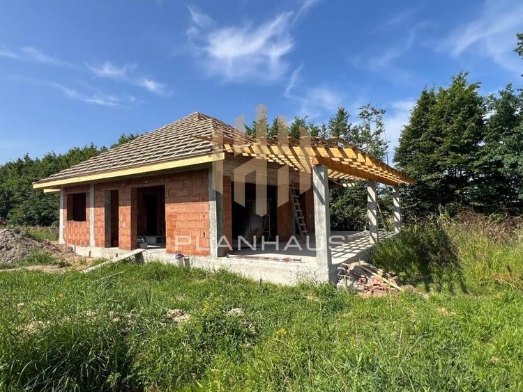 Case individuale Satu Nou de Sus , la rosu / semifinisate , 500 - 700 mp teren - 6