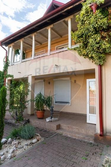 Casă / Vilă, 10 cam., potrivit azil batrani sau clinica - 3