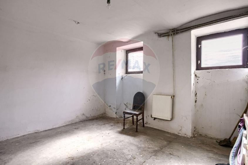 Apartament 4 camere spațioase,  curte,  zona Piata Catedralei - 21