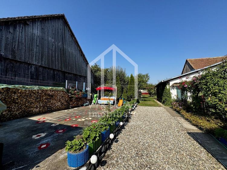 Casa individuala cu 7 camere, 333mp utili, 880mp teren, Sura Mica - 1