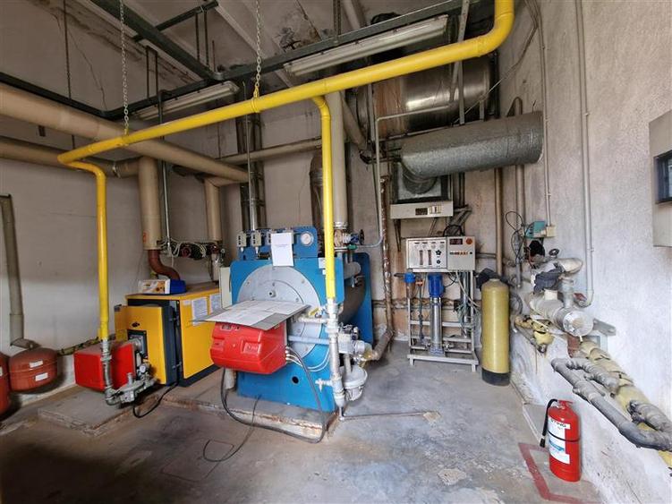 Resita CHIRIE Constructie tip hala 2 nivele 3298 Mp cu teren 6695 Mp - 7