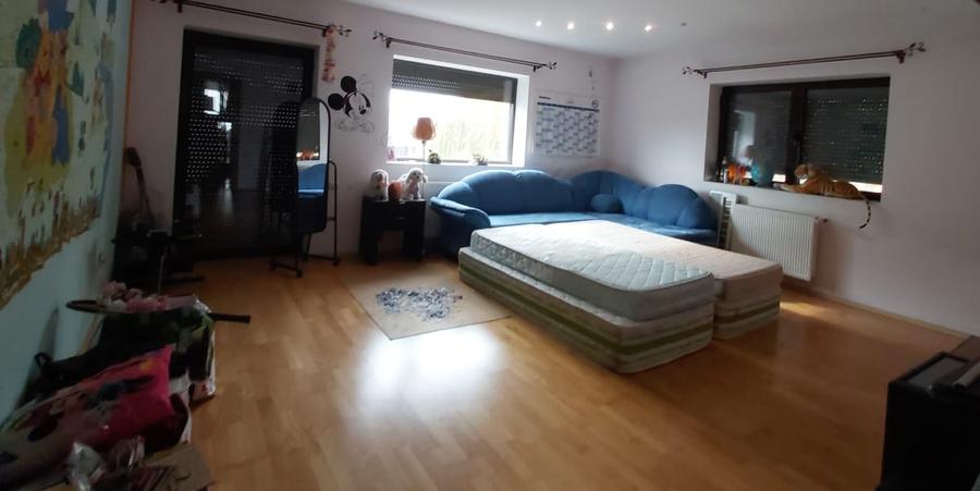 Vanzare vila frumoasa cu 2 garaje si teren mare in Popesti Leordeni - 8