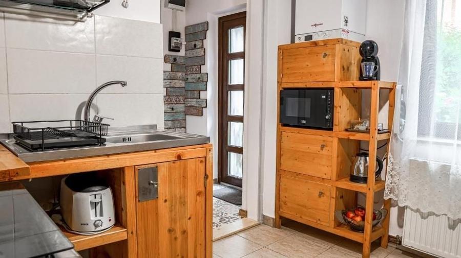 Apartament cu 2 camere semidecomandat, mobilat în Central