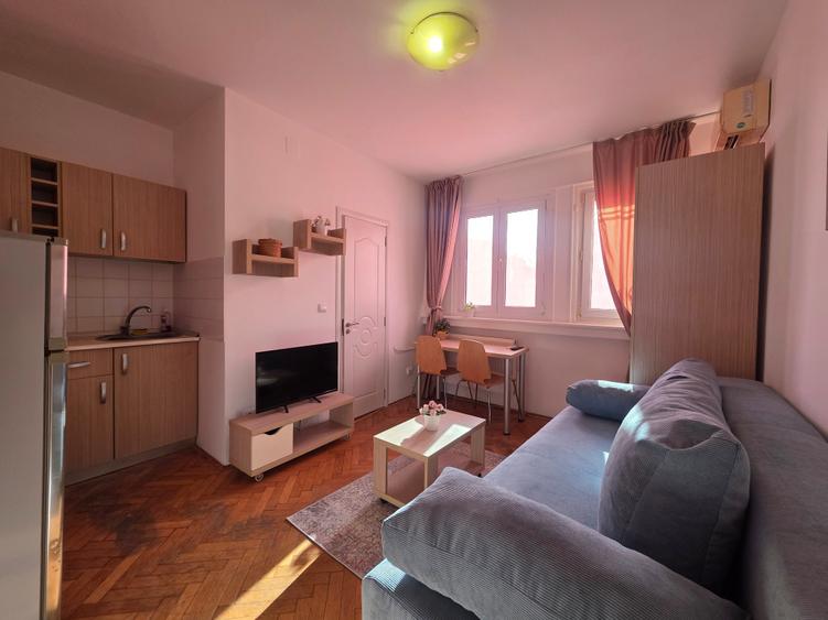 ROMANA - Garsonieră cochetă de închiriat – fix în centrul acțiunii ! Centrala! - 2