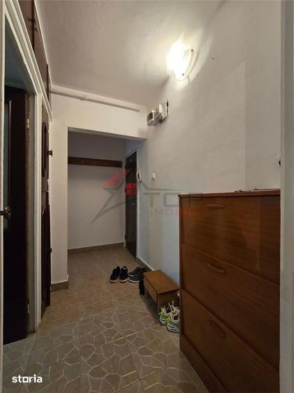 Apartament cu 3 camere semidecomandat în Dacia