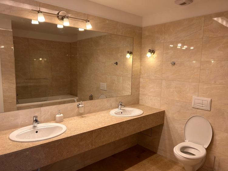 Duplex cu 9 camere cu Piscina în Pipera