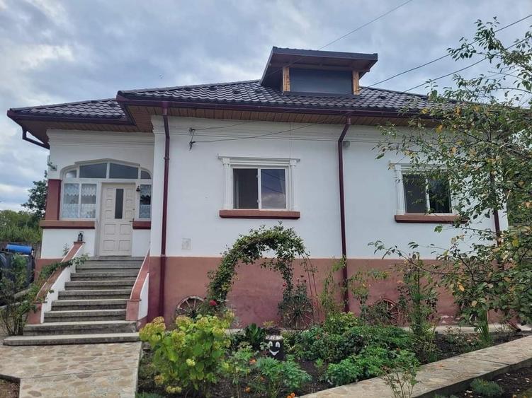 Casă cu 4 camere în Corbșori