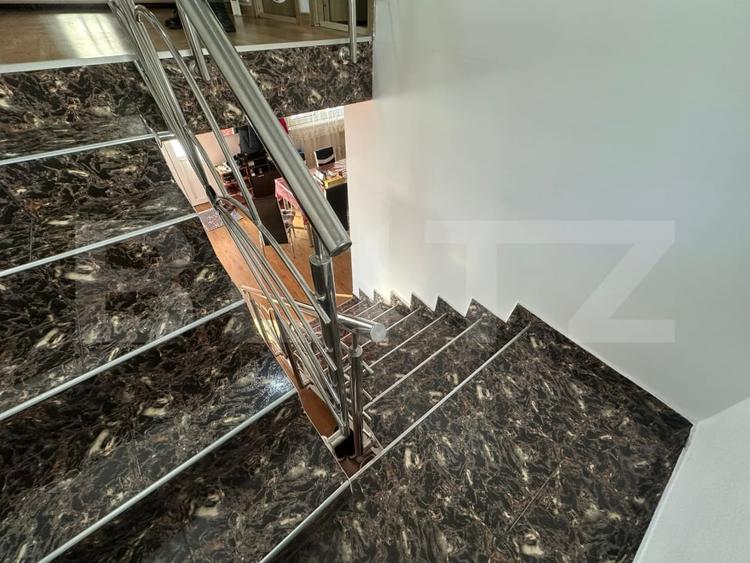 Casă individuală cu 4 camere cu Canalizare în Vulcan