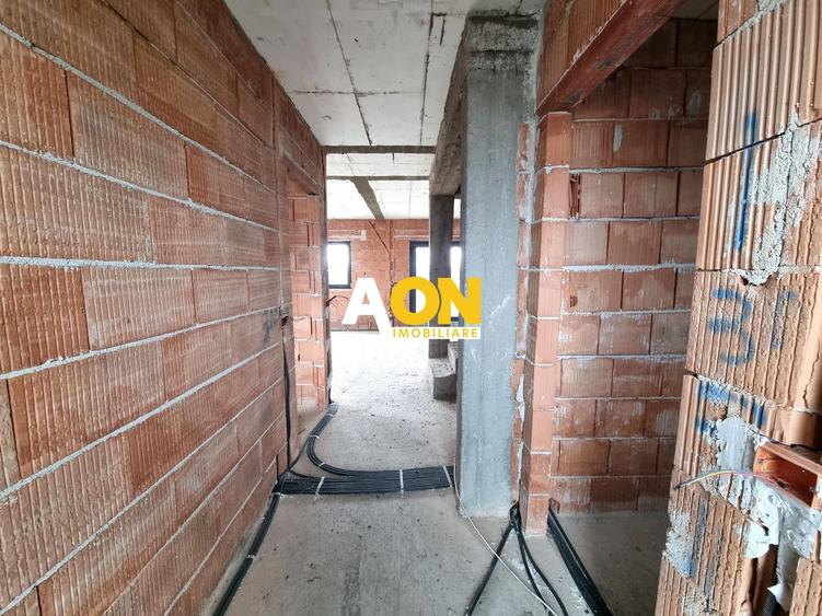 Duplex cu 4 camere cu Canalizare în Micești