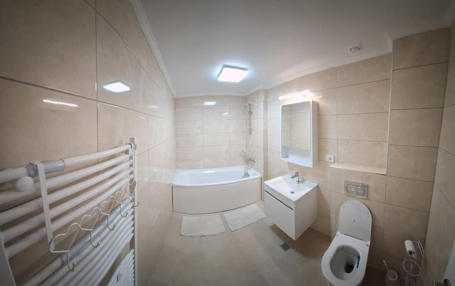 Apartament cu 3 camere semidecomandat în Energia