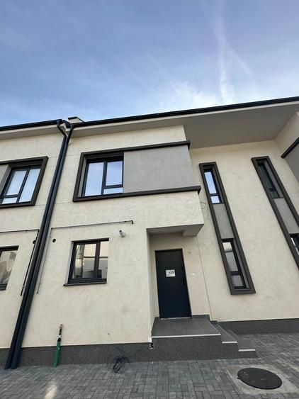 Duplex cu 4 camere cu Teren 190 Mp în Giurgiului