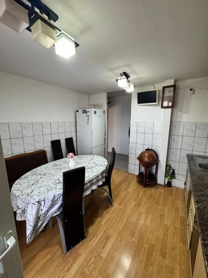 Apartament cu 2 camere decomandat, mobilat în Republicii