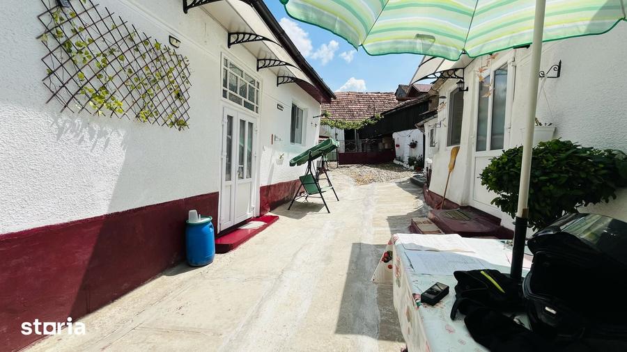 Casă cu 3 camere cu Teren 1049 Mp în Central