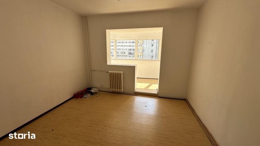 Apartament cu 4 camere semidecomandat în Colentina