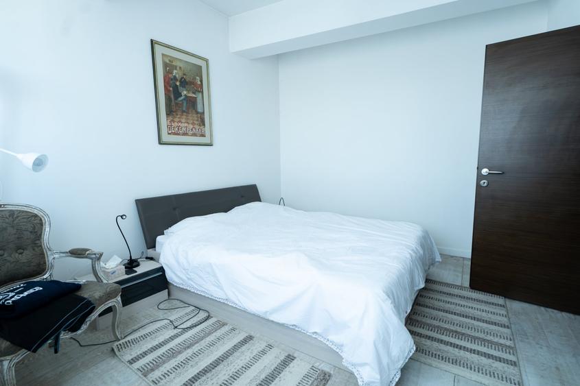 Apartament cu 3 camere semidecomandat, mobilat în Semicentral