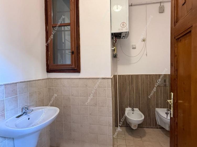 Spatiu Birouri  150 mp | Balcon cu vedere directa spre Piata Victoriei - 18
