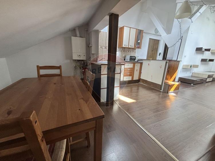 OPORTUNITATE Apartament 3 camere de vânzare în zona Giulesti - 2