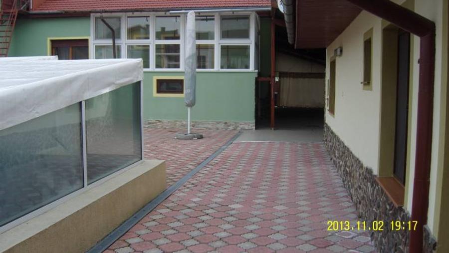 IDEAL PT. FIRME,SCOALA,BIROURI,GRADINITE sau MAI MULTE FAMILI. - 2