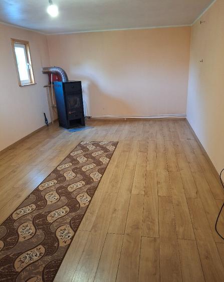 Casa, teren ?i anexe. In Boto?ani, Un?eni, Burle?ti - 1