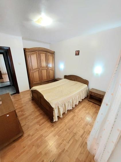 Apartament cu 3 camere decomandat în Nicolina