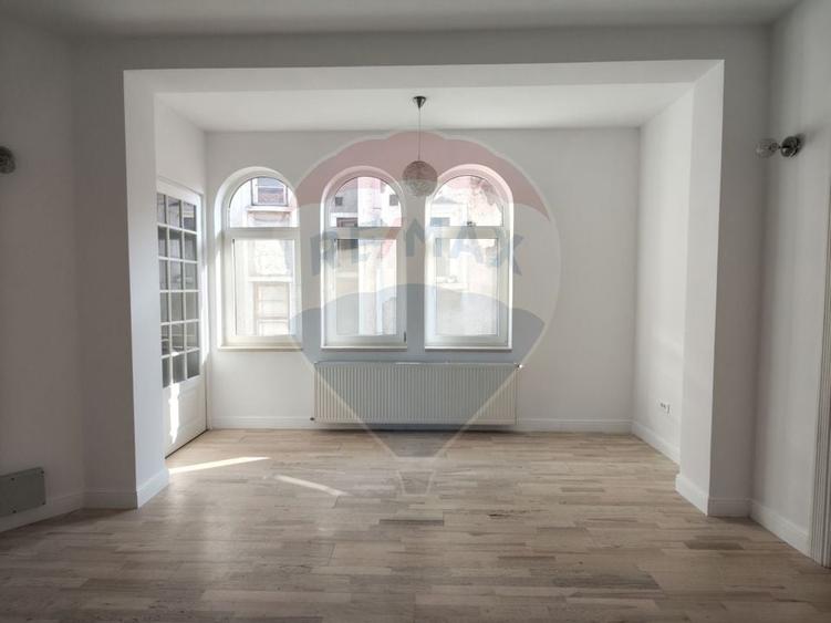 Apartament în vilă din perioada interbelică proaspăt renovat - 2