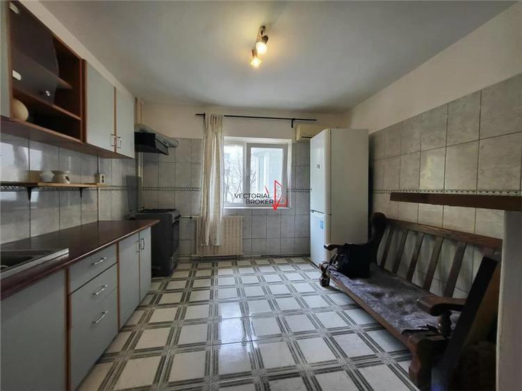 UNIRII-LOCATIE-3 CAMERE DECOMANDAT / ETAJ 2 / SEMISTRADAL - 12