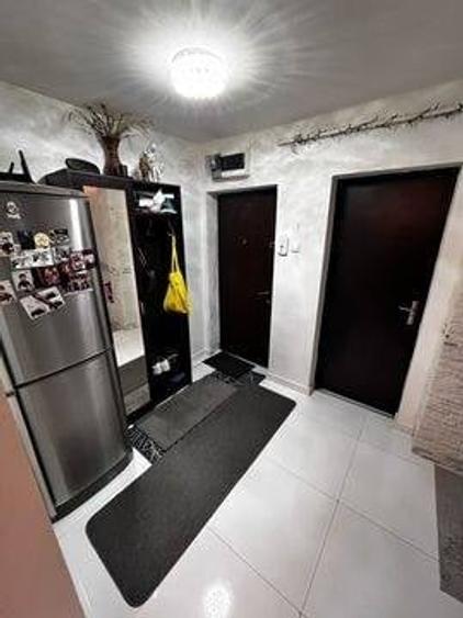 Apartament cu 3 camere decomandat, mobilat în Gruia