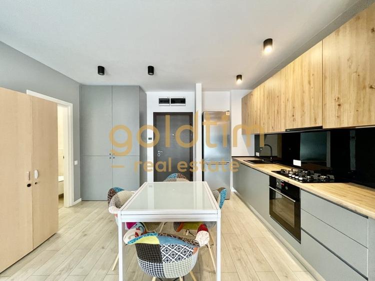 NOU/ PRIVELISTE SUPERBA/ SCOALA AMERICANA - 3