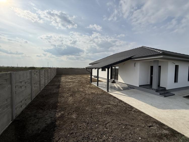 Casa individuala, 4 camere, 105 utili, 580 teren, comision 0% Sanmihaiu Roman - 9