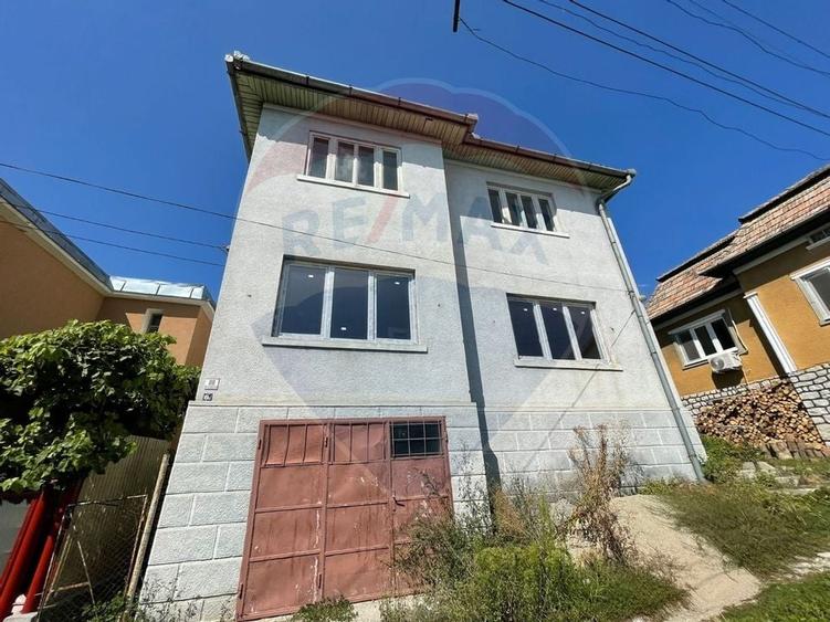 Casa spatioasa cu potential investitional in zona Ultracentrala Turda - 1