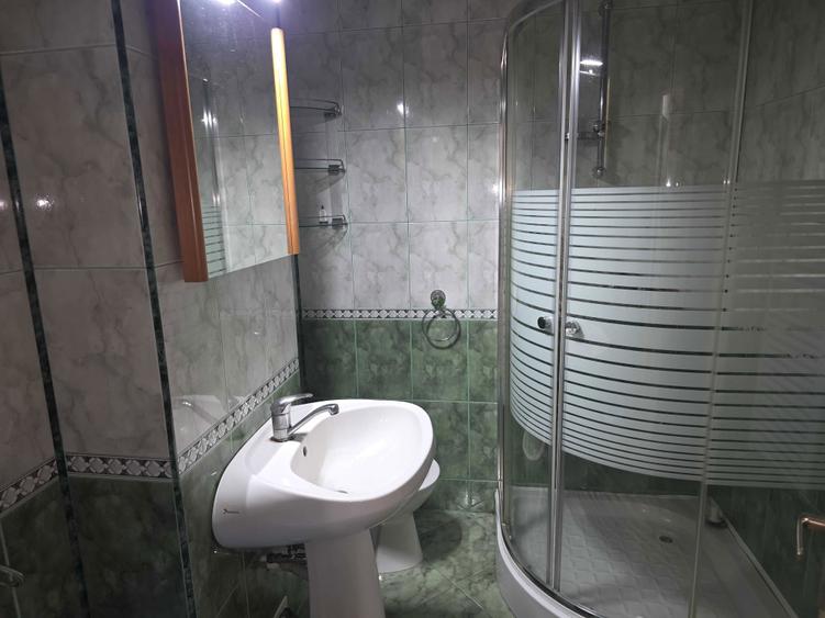 Apartament cu 3 camere modern si spatiis in Gavana / Piata / Stradal - 9