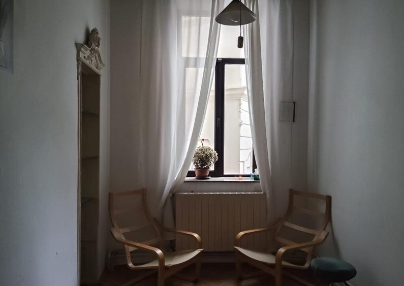 Inchiriez cabinet terapie complementara/psihoterapie/kinetoterapie - 1