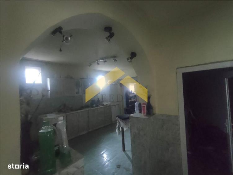 Casa la sol de vanzare in orasul Santana - 11