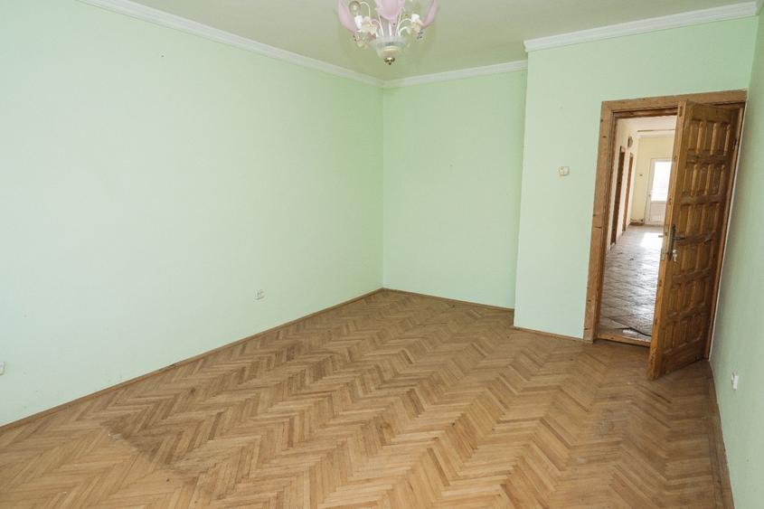 Oportunitate Exclusivă de Investiție în Câmpina Muscel Vila 12+ camere 750 mp - 19