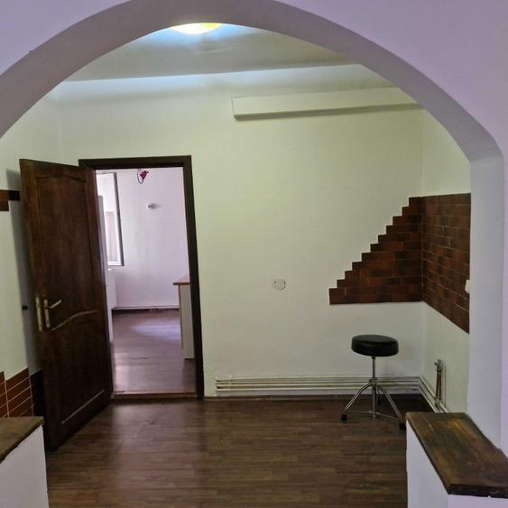 Proprietar,inchiriez ap 3 camere(configurabil)situat in imobil cu 2 ap, curte proprie,Romexpo Expozitiei Mihalache 1 Mai.Acces metrou si transp public - 8