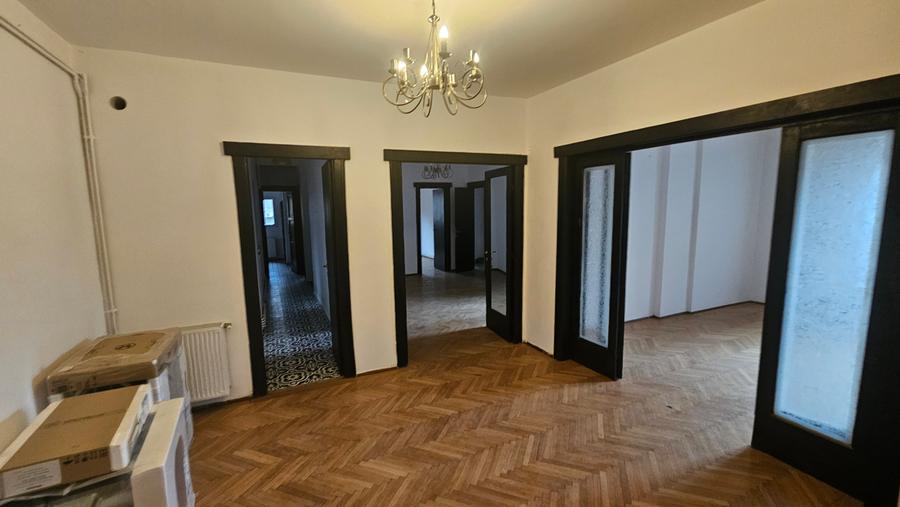 Apartament 4 camere zona P-ta Universitatii, Complet Renovat-Nemobilat - 1