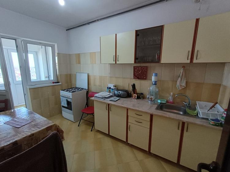 Apartament trei camere - Zona Școala Nr. 9 -84 mp - 4