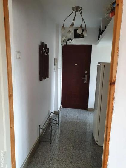 Inchiriez apartament 3 camere - 1