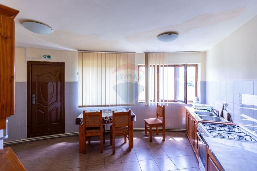 Hotel / Pensiune cu 10 camere de vanzare/Vama Buzaului - 36