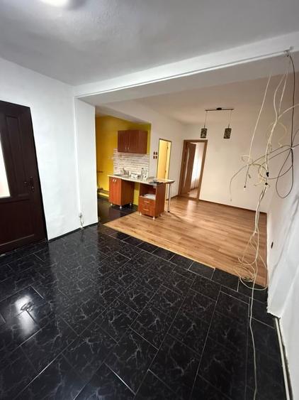 Casă spațioasă + teren generos, Galați – ideală familie - 1