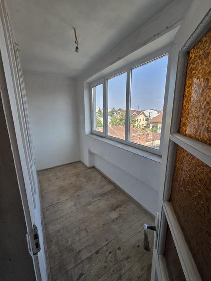Apartament cu 4 camere decomandat în Central