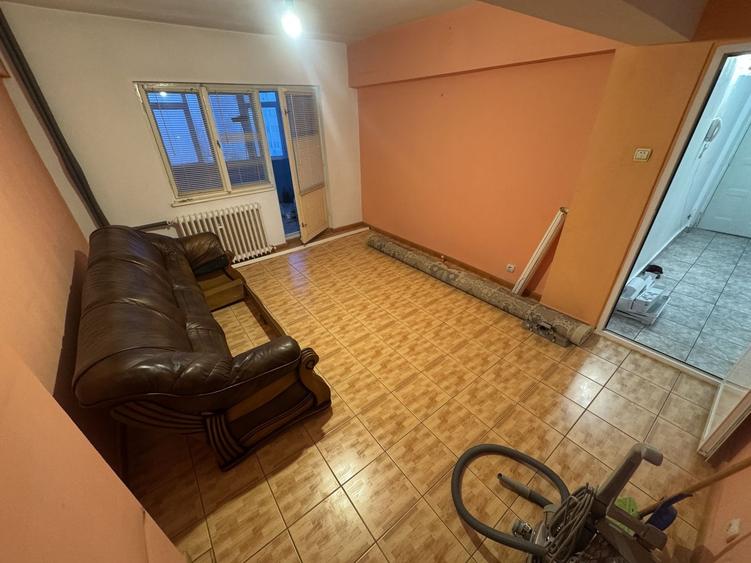 Apartament 3 camere zona Far - 2