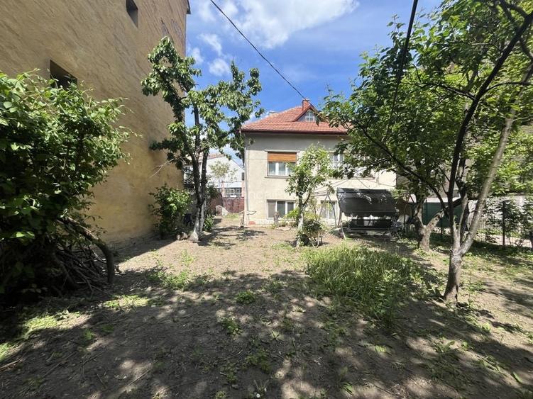 Casa spatioasa de inchiriat in zona centrala - Punctele Cardinale