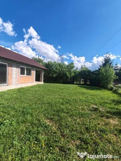 Casă cu 3 camere cu Teren 900 Mp în Bușag