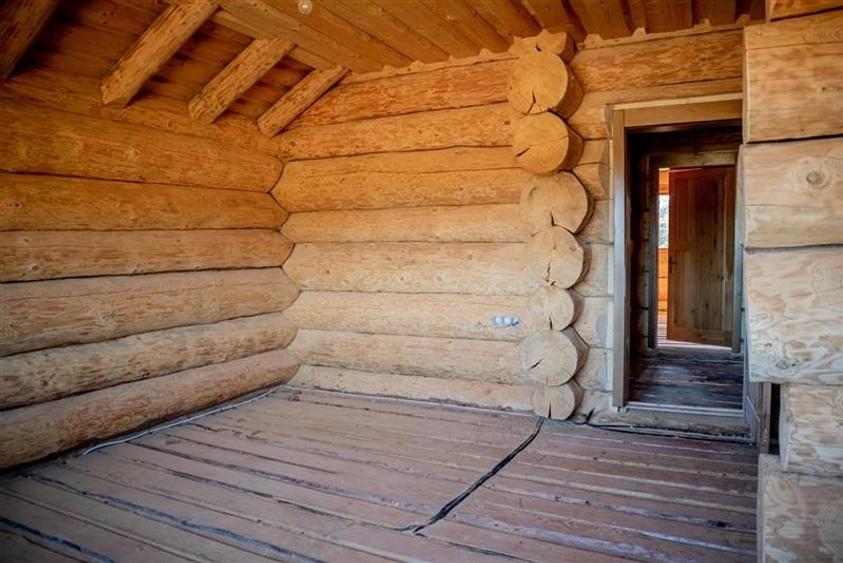 Casa din lemn rotund (Izvoru Muresului, str. Garii) - 15