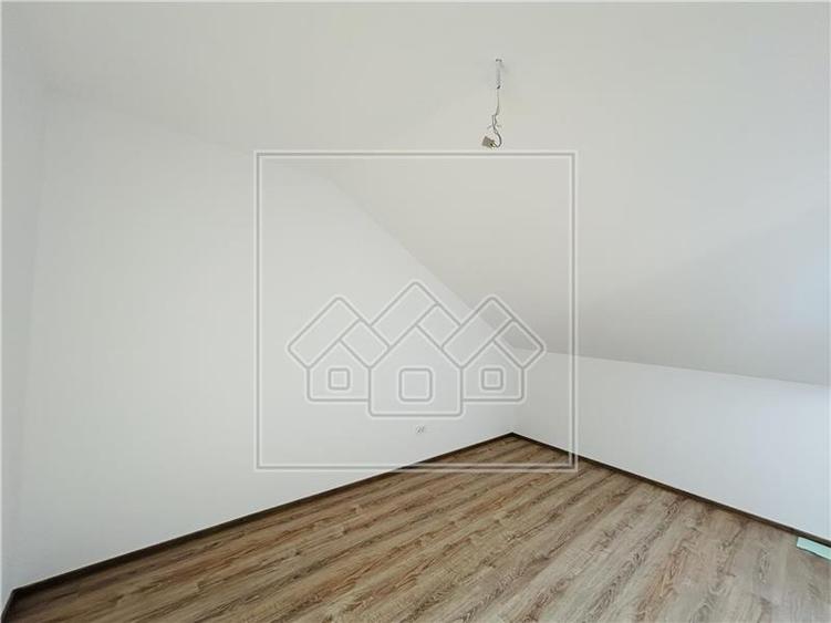 Apartament de vanzare in Sibiu - 4 camere, balcon - ap la vila - 16