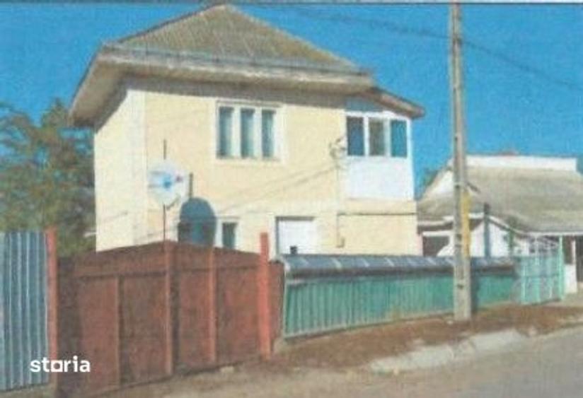 Casă cu 2 camere cu Teren 200 Mp în Central